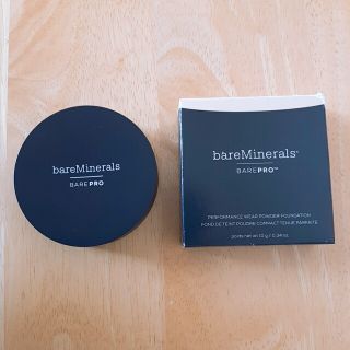 ベアミネラル(bareMinerals)の新品未使用　ベアプロ　パウダーファンデーション　06　カシミヤ(ファンデーション)