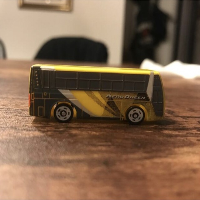 MITSUBISHI fuso エアロクィーン　バス　ミニカー　yellow エンタメ/ホビーのおもちゃ/ぬいぐるみ(ミニカー)の商品写真