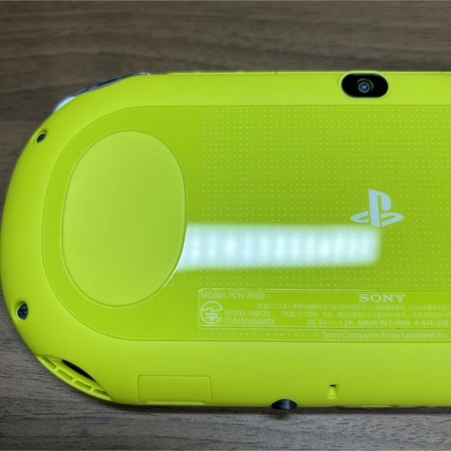 PlayStation Vita(プレイステーションヴィータ)の★本体良品★ PlayStation Vita ライムグリーン/ホワイト エンタメ/ホビーのゲームソフト/ゲーム機本体(携帯用ゲーム機本体)の商品写真