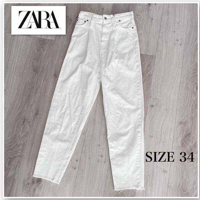 ZARA(ザラ)のZARA ザラ　タック　テーパード　デニムパンツ　34 レディースのパンツ(デニム/ジーンズ)の商品写真