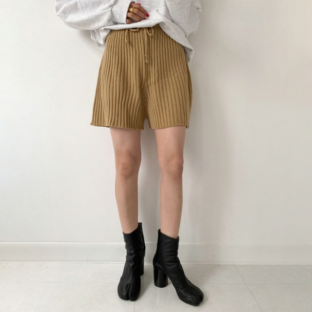 dholic(ディーホリック)のnugu  ニットショートパンツ レディースのパンツ(ショートパンツ)の商品写真