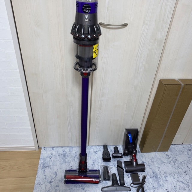 Dyson(ダイソン)のDyson V10新品未使用ノズル、スタンドセット スマホ/家電/カメラの生活家電(掃除機)の商品写真