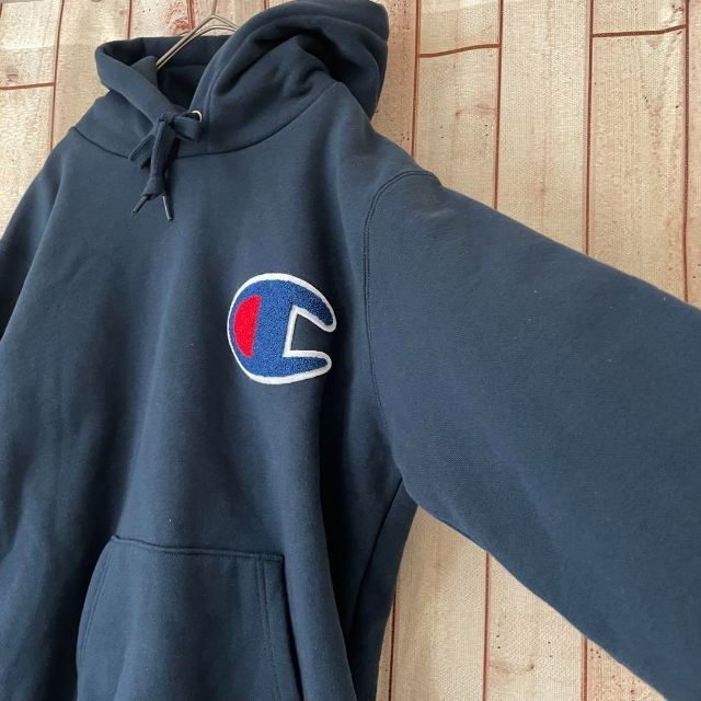 Champion(チャンピオン)の【レア】デカロゴ　チャンピオン　プルオーバーパーカー　ネイビー　Lサイズ メンズのトップス(パーカー)の商品写真