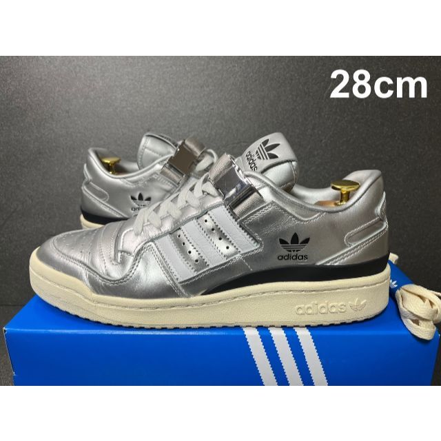 adidas(アディダス)の28cm adidas x atoms FORUM84 LOW SILVER メンズの靴/シューズ(スニーカー)の商品写真