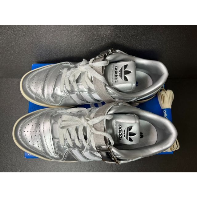 adidas(アディダス)の28cm adidas x atoms FORUM84 LOW SILVER メンズの靴/シューズ(スニーカー)の商品写真