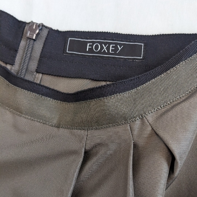 FOXEY(フォクシー)のご専用FOXEY☆シルク100 "Parasol Flare"　40 Rene レディースのスカート(ひざ丈スカート)の商品写真