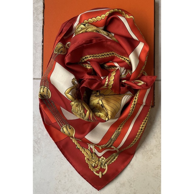 Hermes(エルメス)の個人的おすすめ柄　ストライプ　エルメス　スカーフ　カレ90 レディースのファッション小物(バンダナ/スカーフ)の商品写真