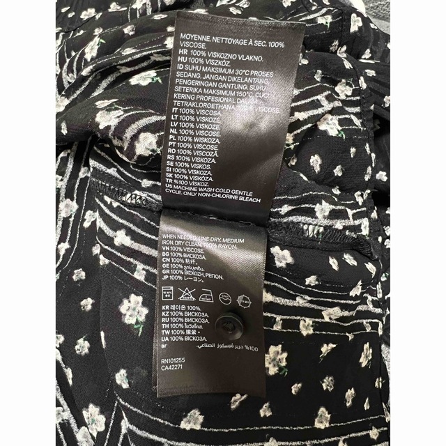 H&H(エイチアンドエイチ)のH&M エイチアンドエム 花柄 フリル トップス ブラック レディースのトップス(シャツ/ブラウス(長袖/七分))の商品写真