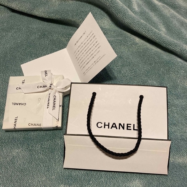 CHANEL(シャネル)のCHANEL コンパクトミラー　新品 レディースのファッション小物(ミラー)の商品写真