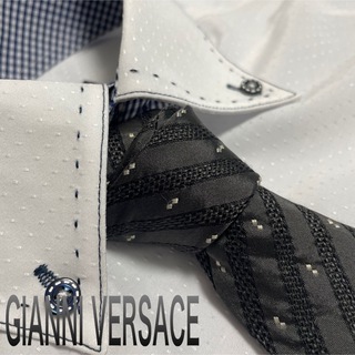 Gianni Versace - ジャンニ ヴェルサーチ　ネクタイ　メデューサロゴ　ストライプ　黒系（スミクロ）
