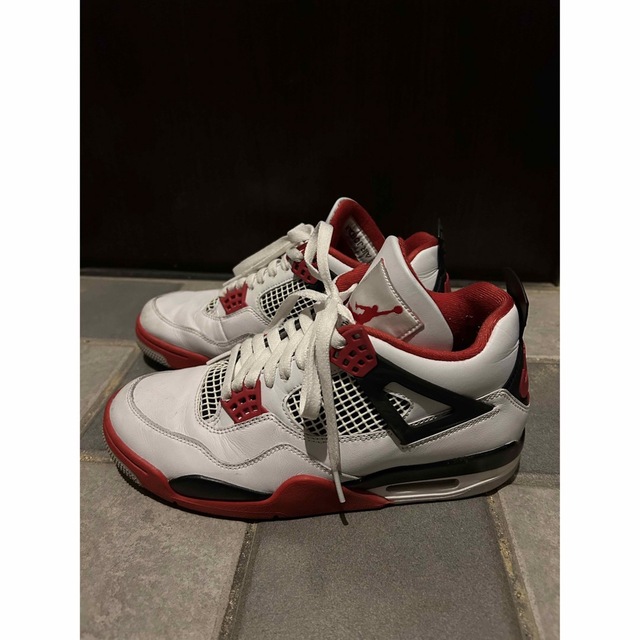 NIKE(ナイキ)のNIKE AIR JORDAN4 RETRO FIRE RED エアジョーダン4 メンズの靴/シューズ(スニーカー)の商品写真