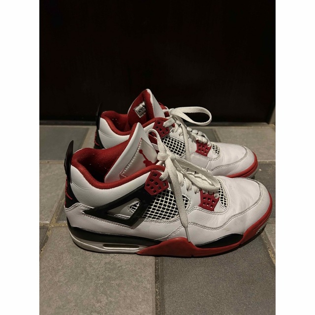 NIKE(ナイキ)のNIKE AIR JORDAN4 RETRO FIRE RED エアジョーダン4 メンズの靴/シューズ(スニーカー)の商品写真