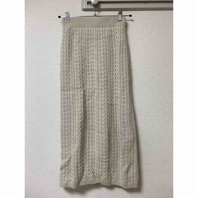 GU(ジーユー)のGU ジーユー　ニットスカート レディースのスカート(ひざ丈スカート)の商品写真