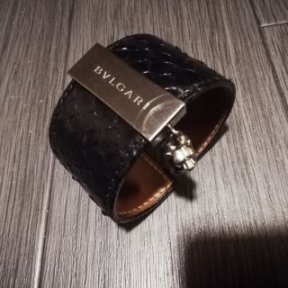 ブルガリ(BVLGARI)のBVLGARI　ブルガリ　レザー　皮　ブレスレット　バングル　ブラック　レオーニ(バングル/リストバンド)