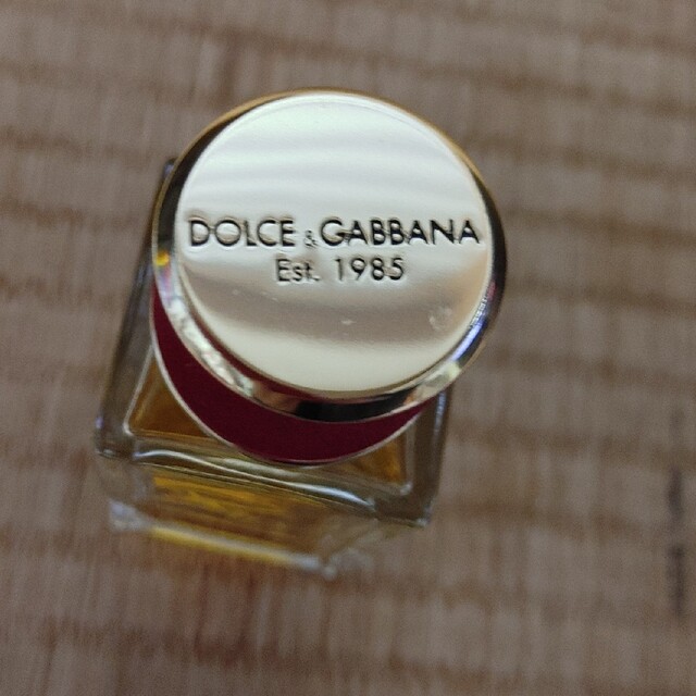 DOLCE & GABBANA BEAUTY(ドルチェアンドガッバーナビューティ)のドルガバ　ベルベット　香水　デザイア　プールファム　オードパルファム コスメ/美容の香水(香水(女性用))の商品写真