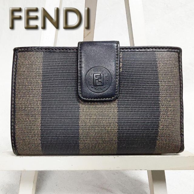 FENDI(フェンディ)のFENDI フェンディ がま口 折り財布 ペカン柄 FFロゴ PVCレザー レディースのファッション小物(財布)の商品写真