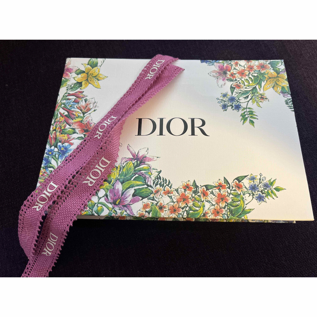 Christian Dior(クリスチャンディオール)のChristian Dior ディオール　ギフトボックス　箱　期間限定 インテリア/住まい/日用品のオフィス用品(ラッピング/包装)の商品写真