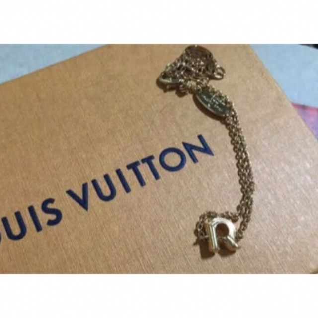 LouisVuitton イニシャル ブレスレット  アルファベットR