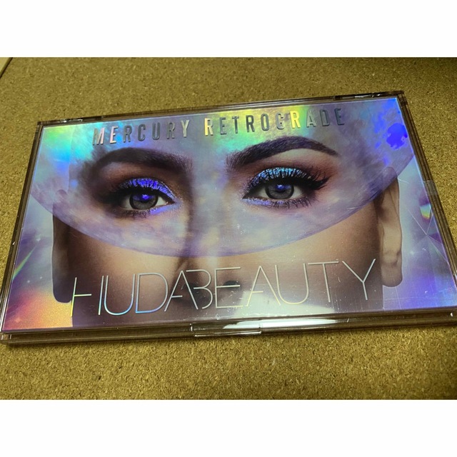 HUDA beauty アイシャドウ