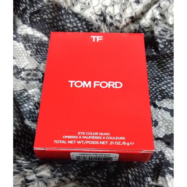 TOM FORD BEAUTY(トムフォードビューティ)のトムフォード アイカラークォード 01SC エレクトリックチェリー 限定 コスメ/美容のベースメイク/化粧品(アイシャドウ)の商品写真