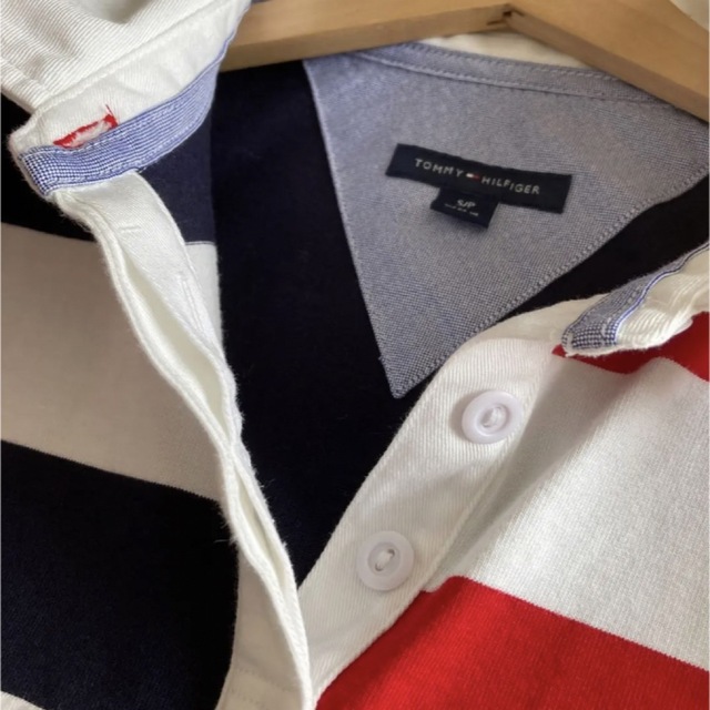 TOMMY HILFIGER(トミーヒルフィガー)のトミーヒルフィガー 長袖　シャツ　カットソー　ロゴ　サイドスリット　春　 レディースのトップス(カットソー(長袖/七分))の商品写真