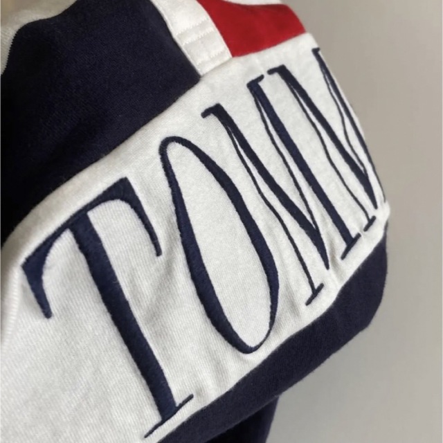 TOMMY HILFIGER(トミーヒルフィガー)のトミーヒルフィガー 長袖　シャツ　カットソー　ロゴ　サイドスリット　春　 レディースのトップス(カットソー(長袖/七分))の商品写真