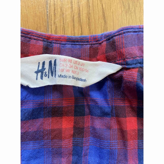 H&M(エイチアンドエム)のH&M チェックシャツ　90〜100 キッズ/ベビー/マタニティのキッズ服男の子用(90cm~)(Tシャツ/カットソー)の商品写真