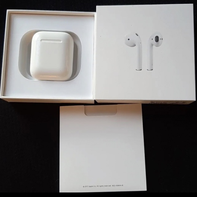 APPLE MMEF2J/A air pods スマホ/家電/カメラのオーディオ機器(ヘッドフォン/イヤフォン)の商品写真