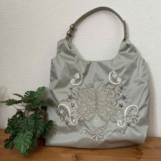 ANNA SUI(アナスイ)のANNA SUI  ハンドバッグ　バタフライ刺繍　グリーン✖️グレー　ラメ レディースのバッグ(ハンドバッグ)の商品写真