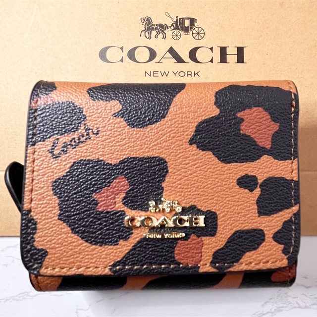 製品 COACH SMALL ZIP アラウンドウォレット 3つ折り財布 ヒョウ柄