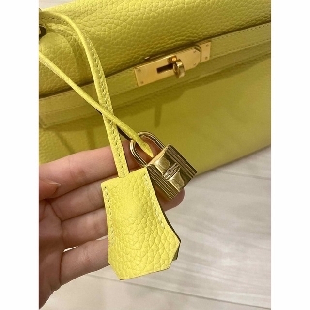 ライム 黄色 イエロー バッグ 27cm  レディースのバッグ(ハンドバッグ)の商品写真