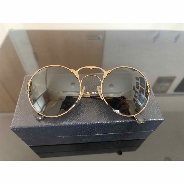 hyde着用 PRADAサングラス 激安の www.gold-and-wood.com