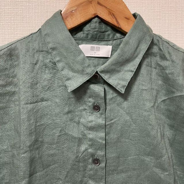 UNIQLO(ユニクロ)の専用　UNIQLO ユニクロ　プレミアムリネンシャツ　くすみグリーン　M レディースのトップス(シャツ/ブラウス(長袖/七分))の商品写真