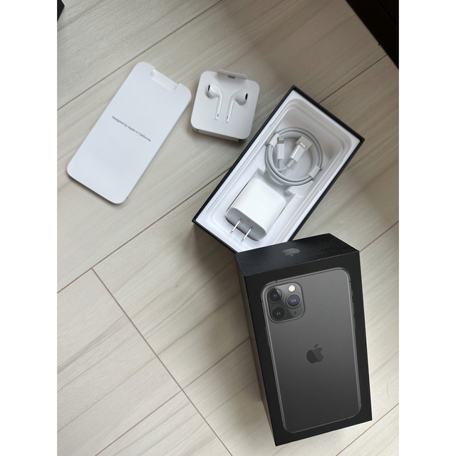 Apple(アップル)のiPhone11pro 256G ケース 充電器 イヤホン　未使用 スマホ/家電/カメラのスマートフォン/携帯電話(バッテリー/充電器)の商品写真