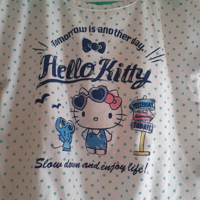 ハローキティ(ハローキティ)の110サイズ　HELLO KITTY　半袖Tシャツ　ドット柄 キッズ/ベビー/マタニティのキッズ服女の子用(90cm~)(Tシャツ/カットソー)の商品写真