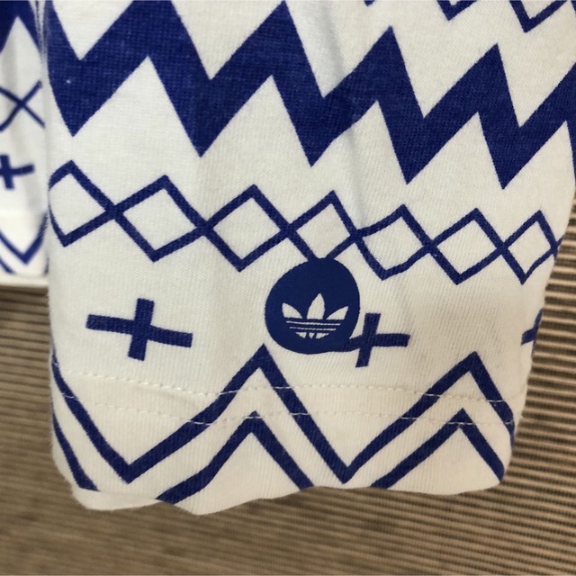 adidas(アディダス)の【アディダス】半袖Tシャツ　トレフォイルロゴ　ワンポイントロゴ　総柄　幾何学76 メンズのトップス(Tシャツ/カットソー(半袖/袖なし))の商品写真