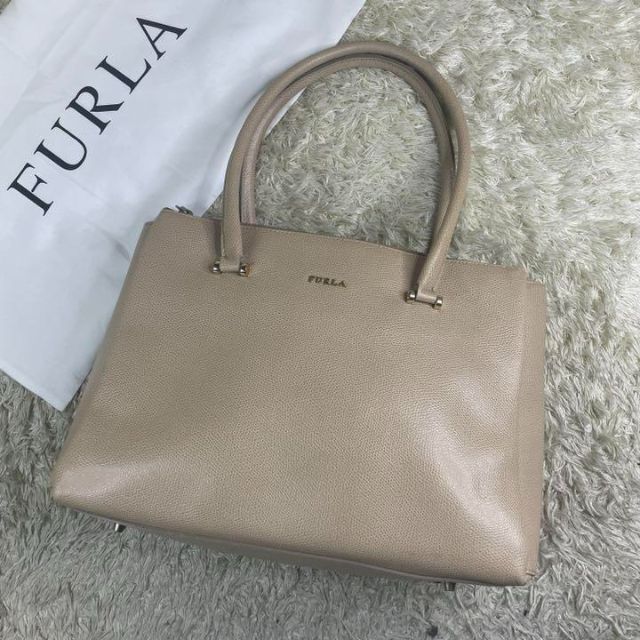 【美品】FURLA フルラ ハンドバッグ　トートバッグ　LOTUS M ベージュハンドバッグ