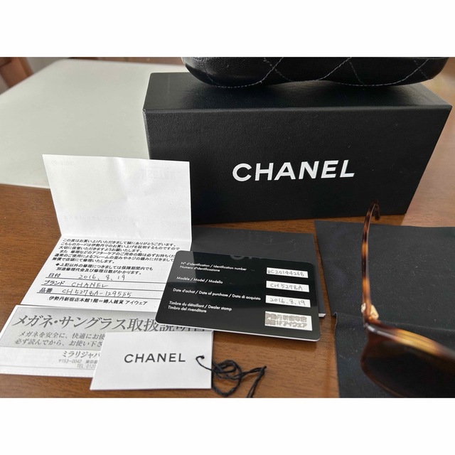 CHANEL(シャネル)のCHANEL サングラス　ブラウン　ギャランティカードあり レディースのファッション小物(サングラス/メガネ)の商品写真