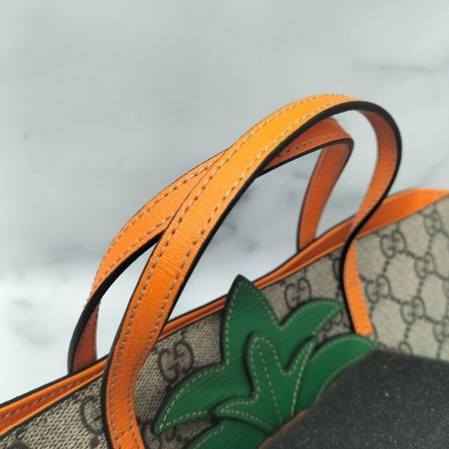 Gucci(グッチ)のグッチ GGスプリーム チルドレンズ パイナップル ミニハンドバッグ KK946 レディースのバッグ(ハンドバッグ)の商品写真