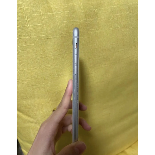 iPhone(アイフォーン)のiPhone8 plus 64GB silver au スマホ/家電/カメラのスマートフォン/携帯電話(スマートフォン本体)の商品写真