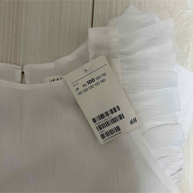 H&M(エイチアンドエム)のラメ⭐︎半袖カットソー キッズ/ベビー/マタニティのキッズ服女の子用(90cm~)(Tシャツ/カットソー)の商品写真