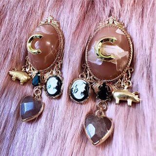 貴婦人 カメオ　天然石　ブタ　チャーム　ピアス　イヤリング　アクセサリーゴールド(ピアス)