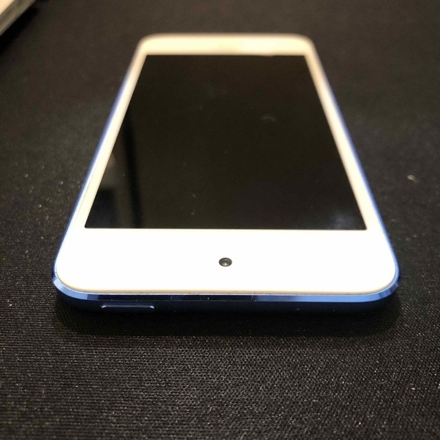 iPod touch(アイポッドタッチ)のiPodtouch　第6世代 32GBモデル スマホ/家電/カメラのオーディオ機器(ポータブルプレーヤー)の商品写真