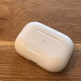 AirPods Pro 充電ケース　※置くだけ充電のみ(ヘッドフォン/イヤフォン)