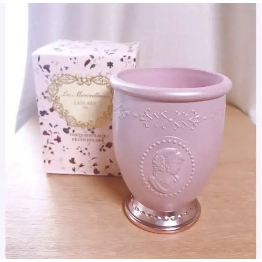 Les Merveilleuses LADUREE(レメルヴェイユーズラデュレ)のラデュレ セット ブラシホルダー チークブラシ3点セット♥ コスメ/美容のキット/セット(コフレ/メイクアップセット)の商品写真