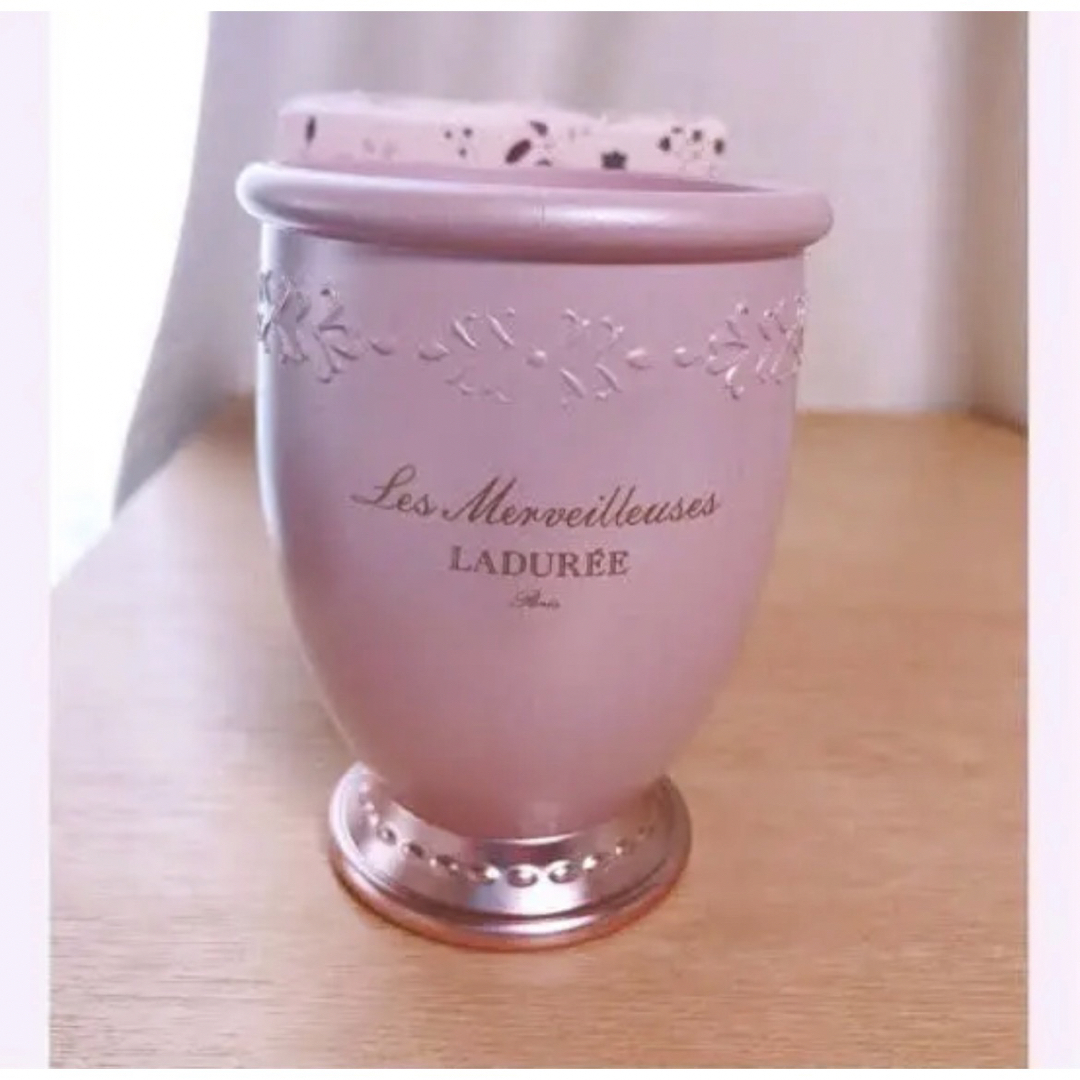 Les Merveilleuses LADUREE(レメルヴェイユーズラデュレ)のラデュレ セット ブラシホルダー チークブラシ3点セット♥ コスメ/美容のキット/セット(コフレ/メイクアップセット)の商品写真