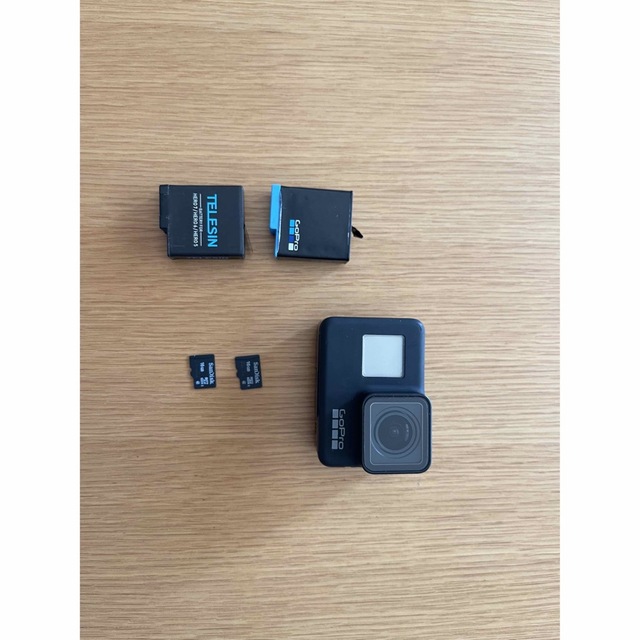 GoPro(ゴープロ)のGo pro7 本体・バッテリー×2 microSD16GB×29万 スマホ/家電/カメラのカメラ(その他)の商品写真