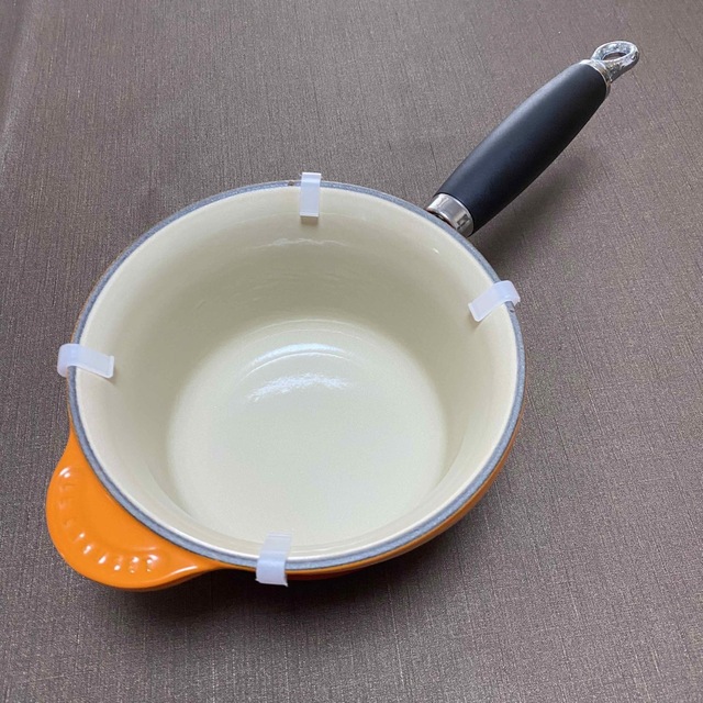 LE CREUSET(ルクルーゼ)のLE CREUSET☆未使用訳あり☆ソースパン(16cm) インテリア/住まい/日用品のキッチン/食器(鍋/フライパン)の商品写真