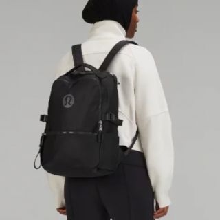 新品タグ付き！オマケ付き！Lululemon New Crew Backpack