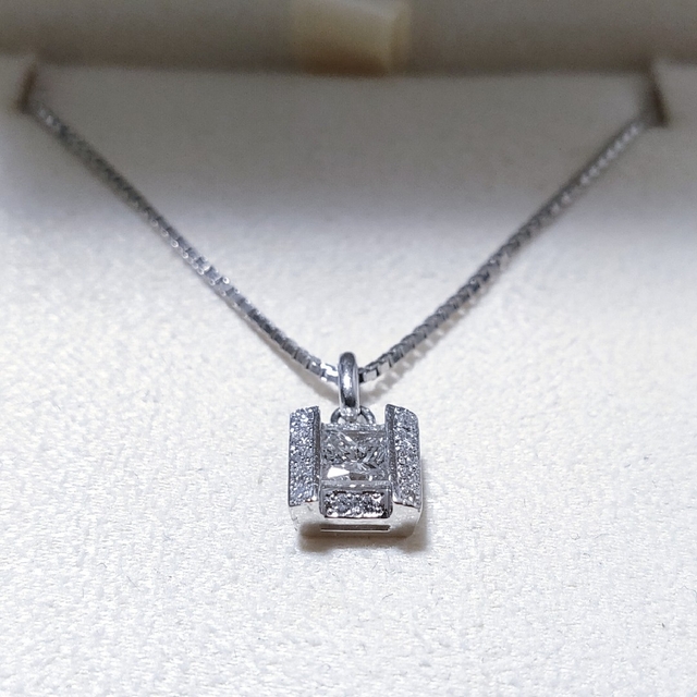 プリンセスカット ダイヤモンド ネックレス Pt900 0.32ct 4.5g